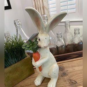 Martha Stewart 2023 resin Easter bunny rabbit measures 11.5” H